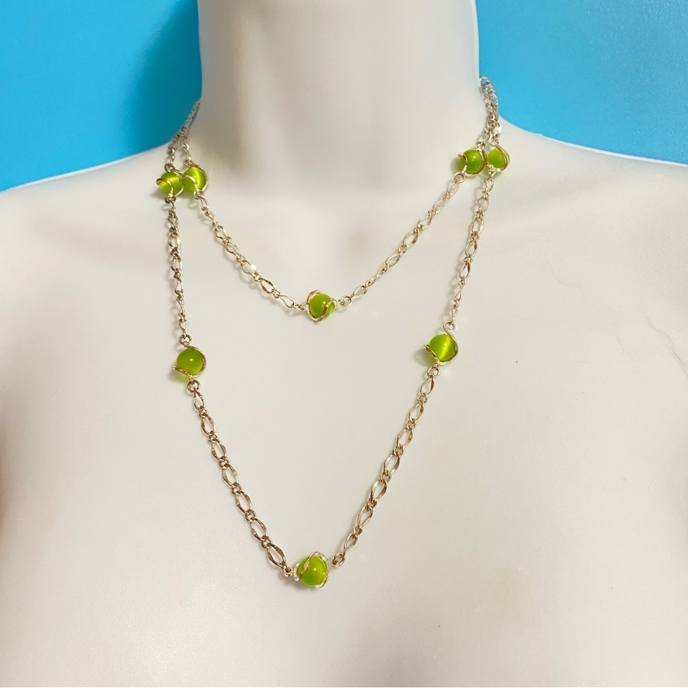 AVON Silver Tone Wrapped Glass Green Moonglow Chain Necklace